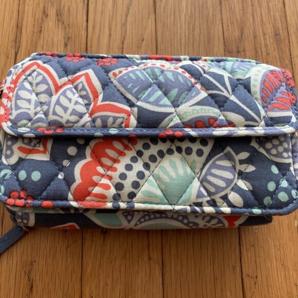 New without tags Vera Bradley Nomadic Floral All In One Crossbody Wallet Bag - Picture 1 of 5